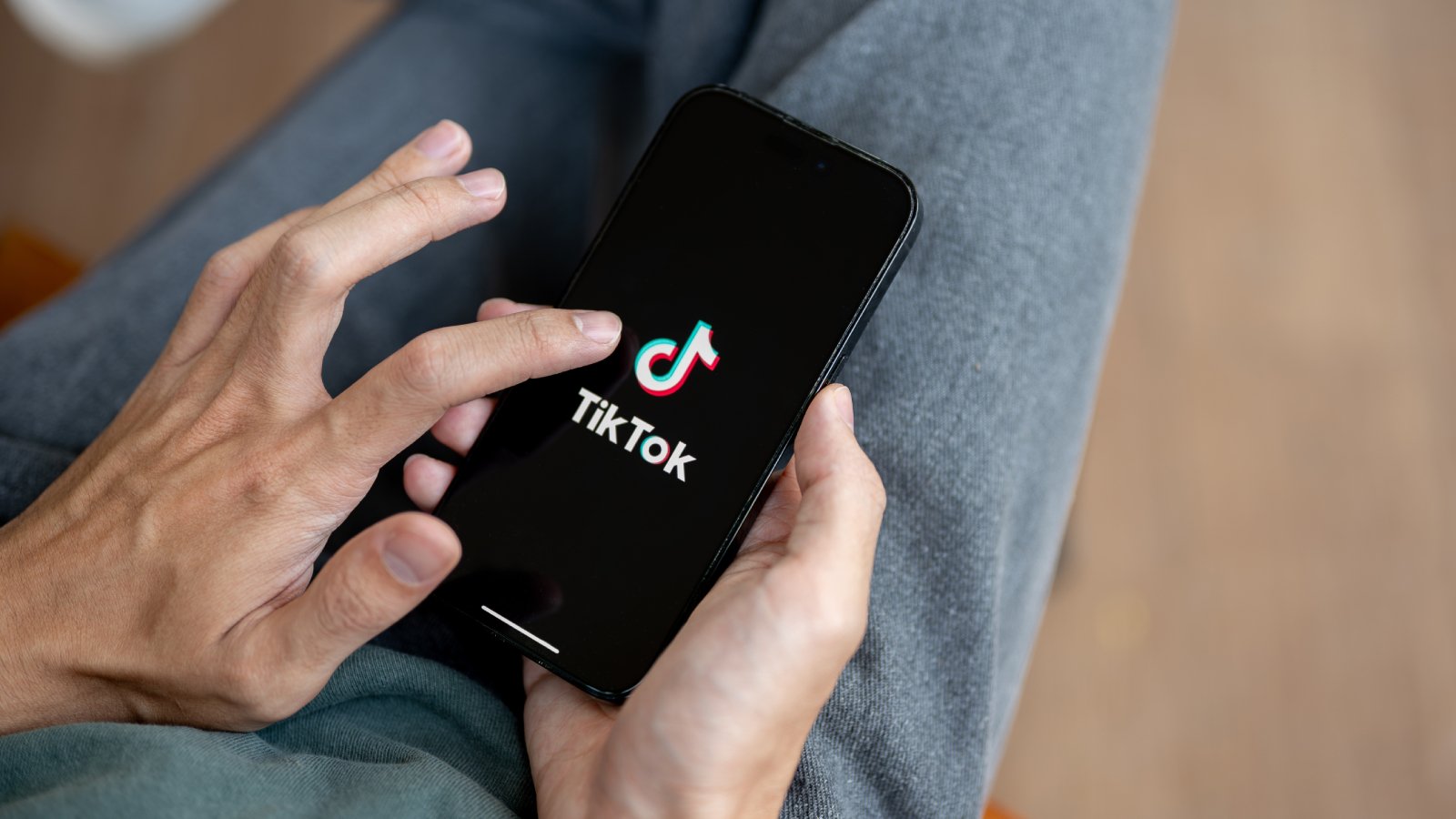 TikTok se dote de nouvelles fonctionnalités. ©BongkarnGraphic / Shutterstock