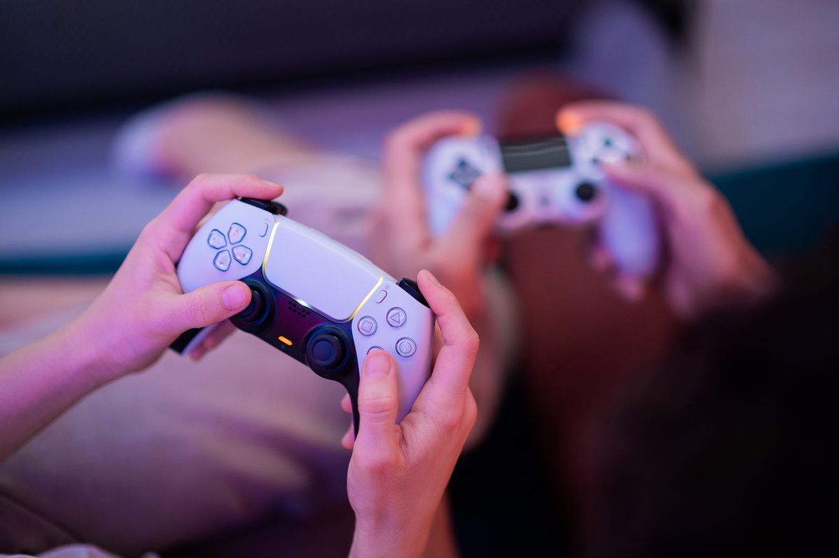 Le jeu en 8K sur la PS5 Pro, de la poudre aux yeux ? © Shutterstock / Roman Kosolapov