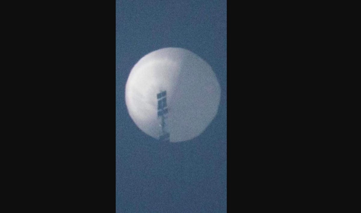 Une photographie qui montrerait le ballon en question, prise par KSVI-TV aux États-Unis (et non, ce n'est pas la Lune en arrière-plan, mais bien le ballon). 