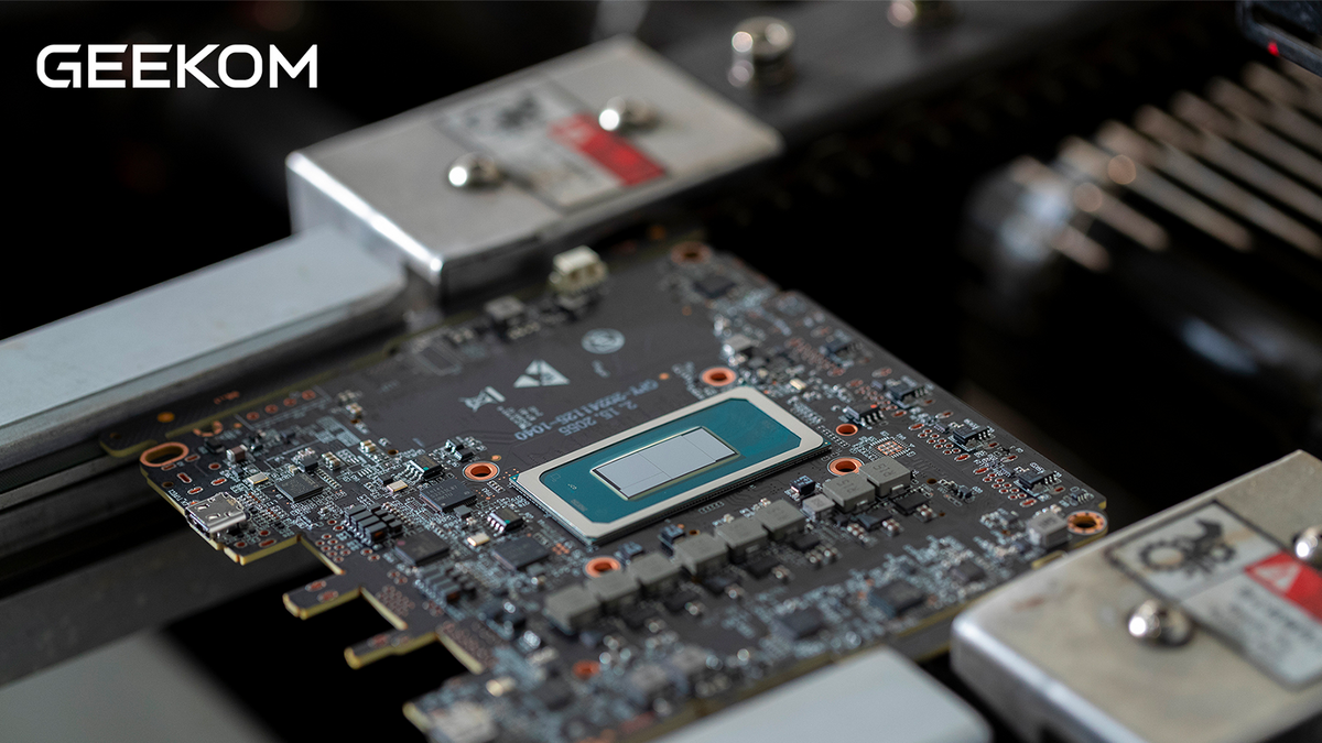 L’IT15 mise sur une carte mère ultra-fiable, protégée contre les surtensions pour garantir stabilité, durabilité et alimentation sans faille ©Geekom