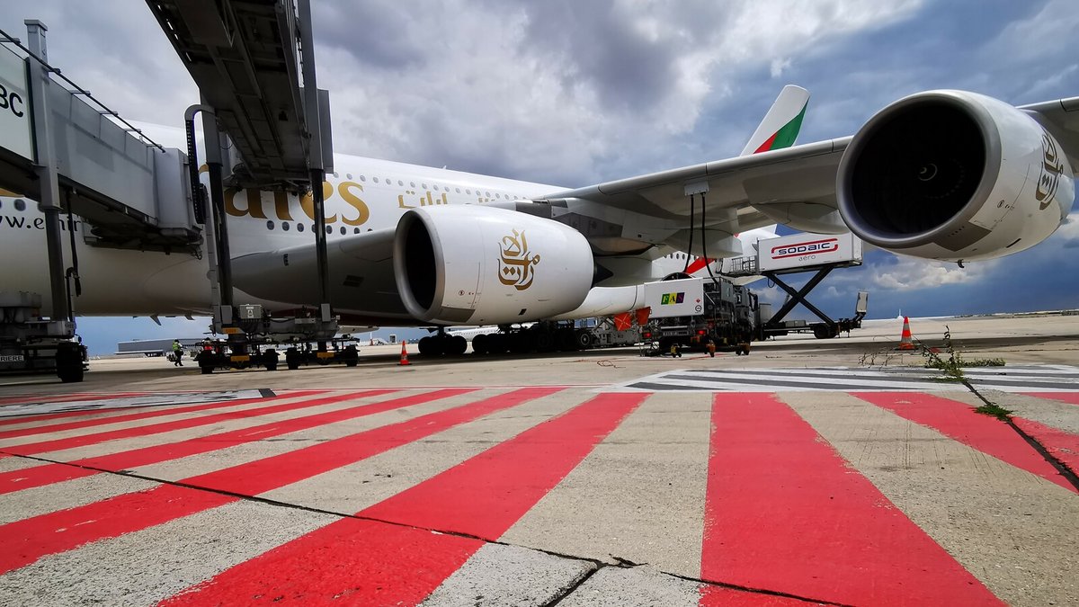 Un A380 d'Emirates, sur le tarmac de l'aéroport Paris-Charles de Gaulle (© Alexandre Boero pour Clubic)