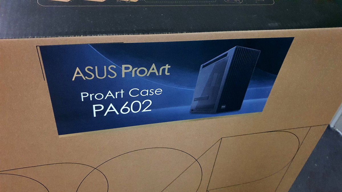 L'encombrant carton de l'ASUS ProArt PA602 est un gage de sécurité © Clubic