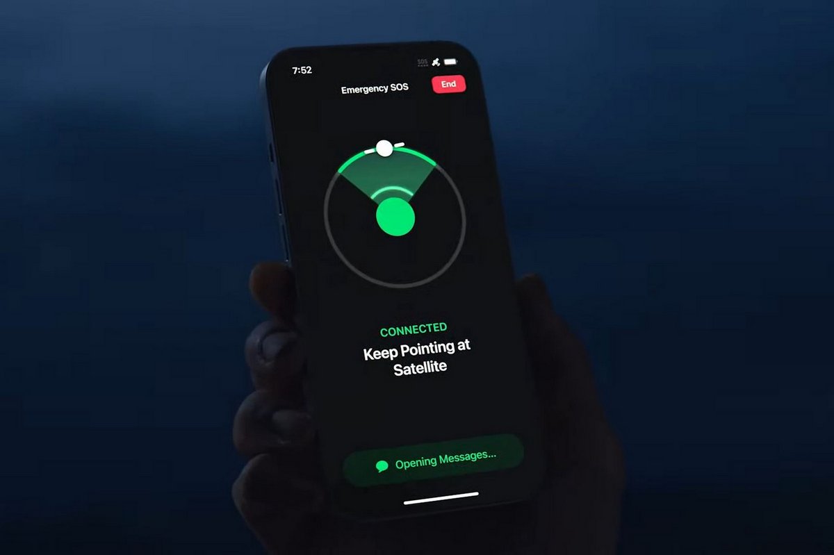 Le satellite arrive, ne quittez pas. Crédits : Apple