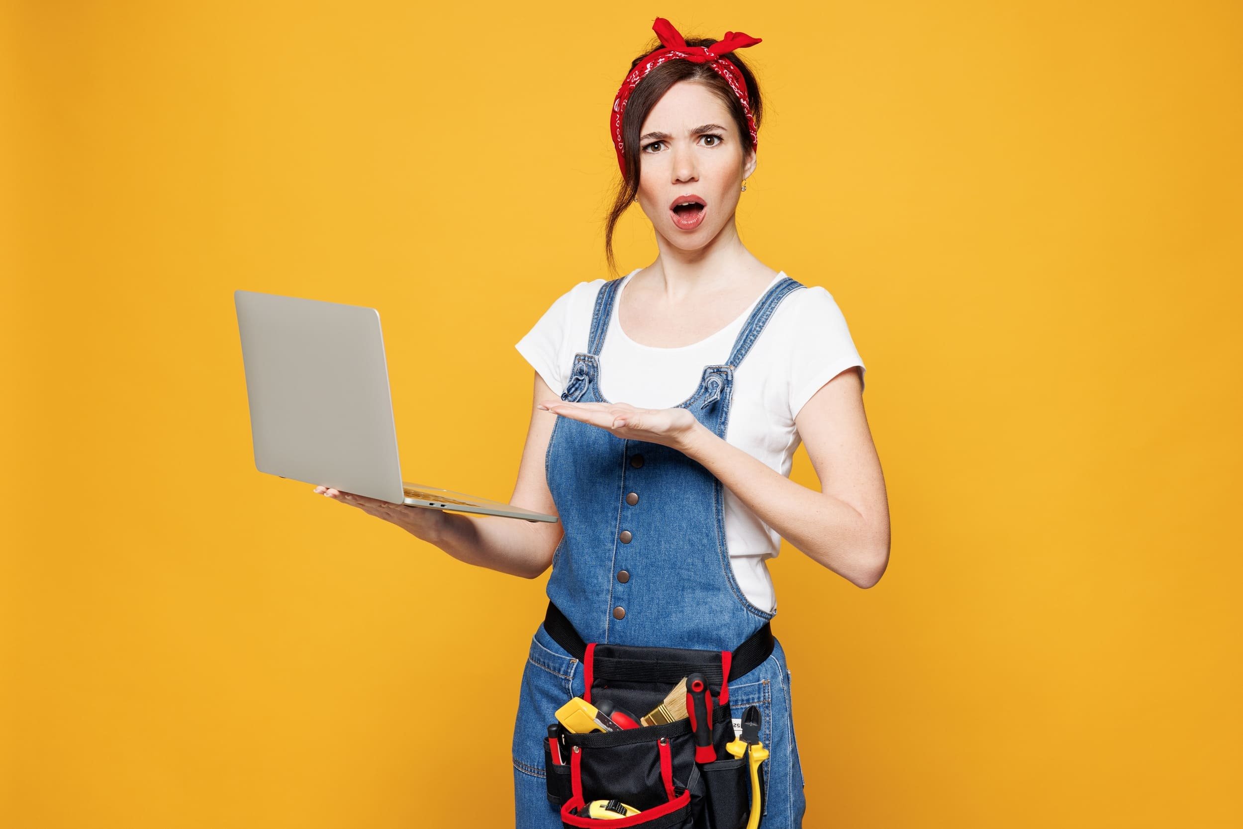 Dépannage informatique à distance : entre aide légitime et piège cybercriminel, la frontière est mince © ViDI Studio / Shutterstock