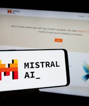 Après OpenAI (ChatGPT), Microsoft investit dans Mistral, la nouvelle pépite française de l'intelligence artificielle