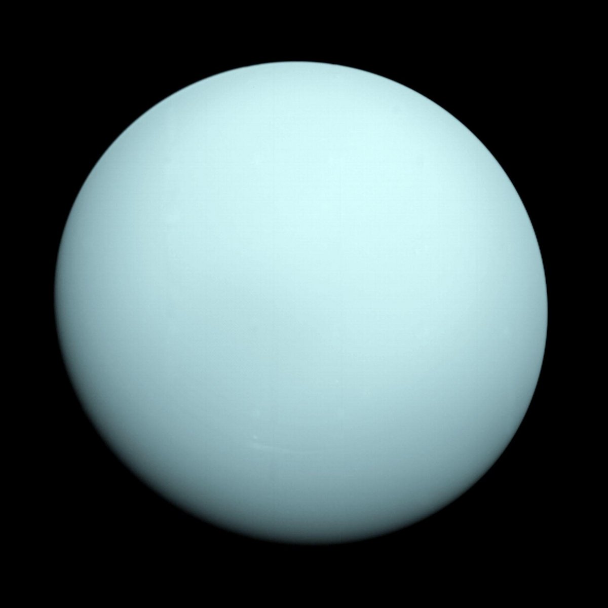 Uranus, la bille bleu pâle et... dont on ne sait pas grand-chose. Crédits : NASA