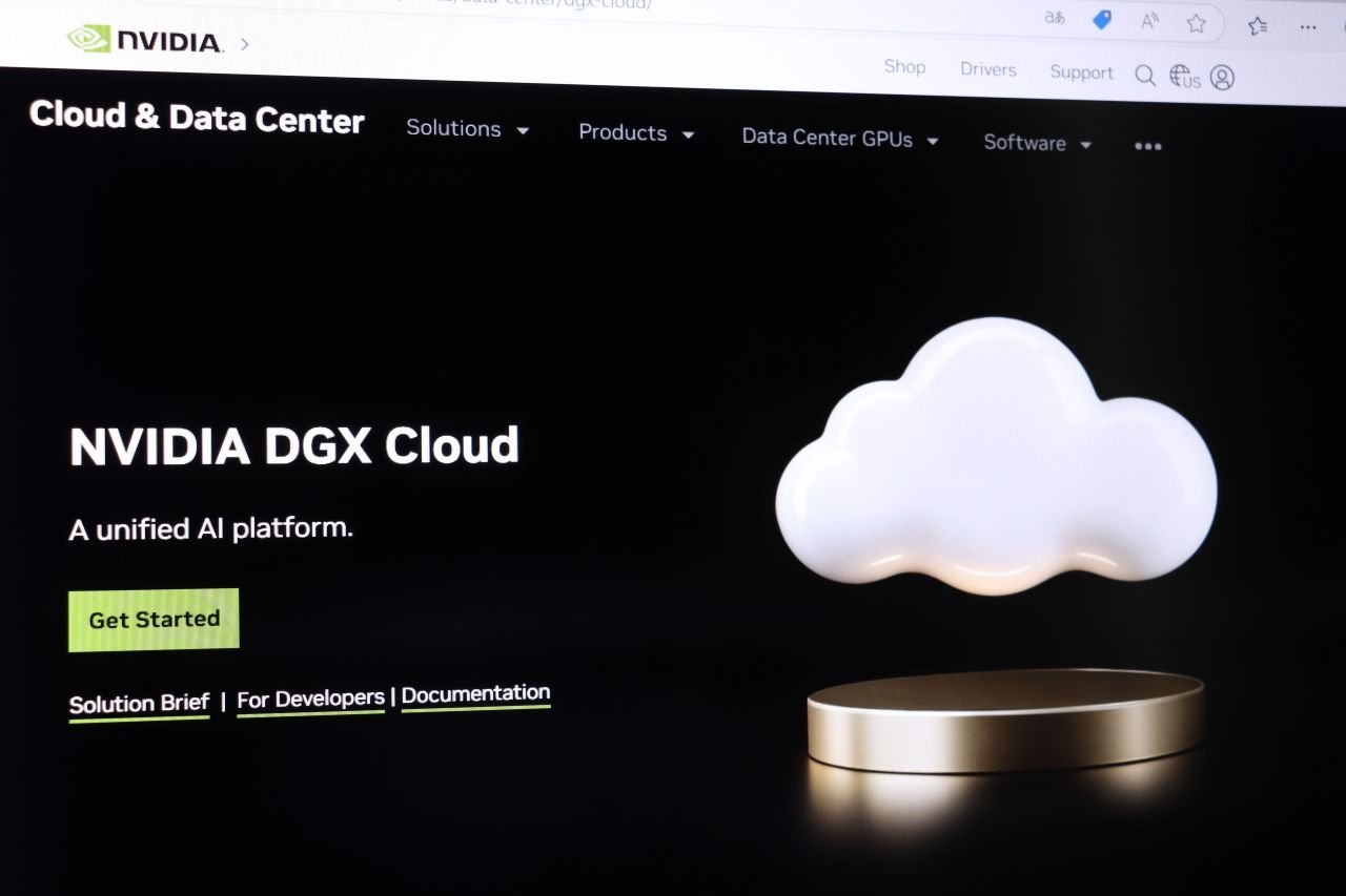 Plusieurs anciens employés confirment que DGX Cloud attire moins de clients que prévu - ©Fanta Media / Shutterstock