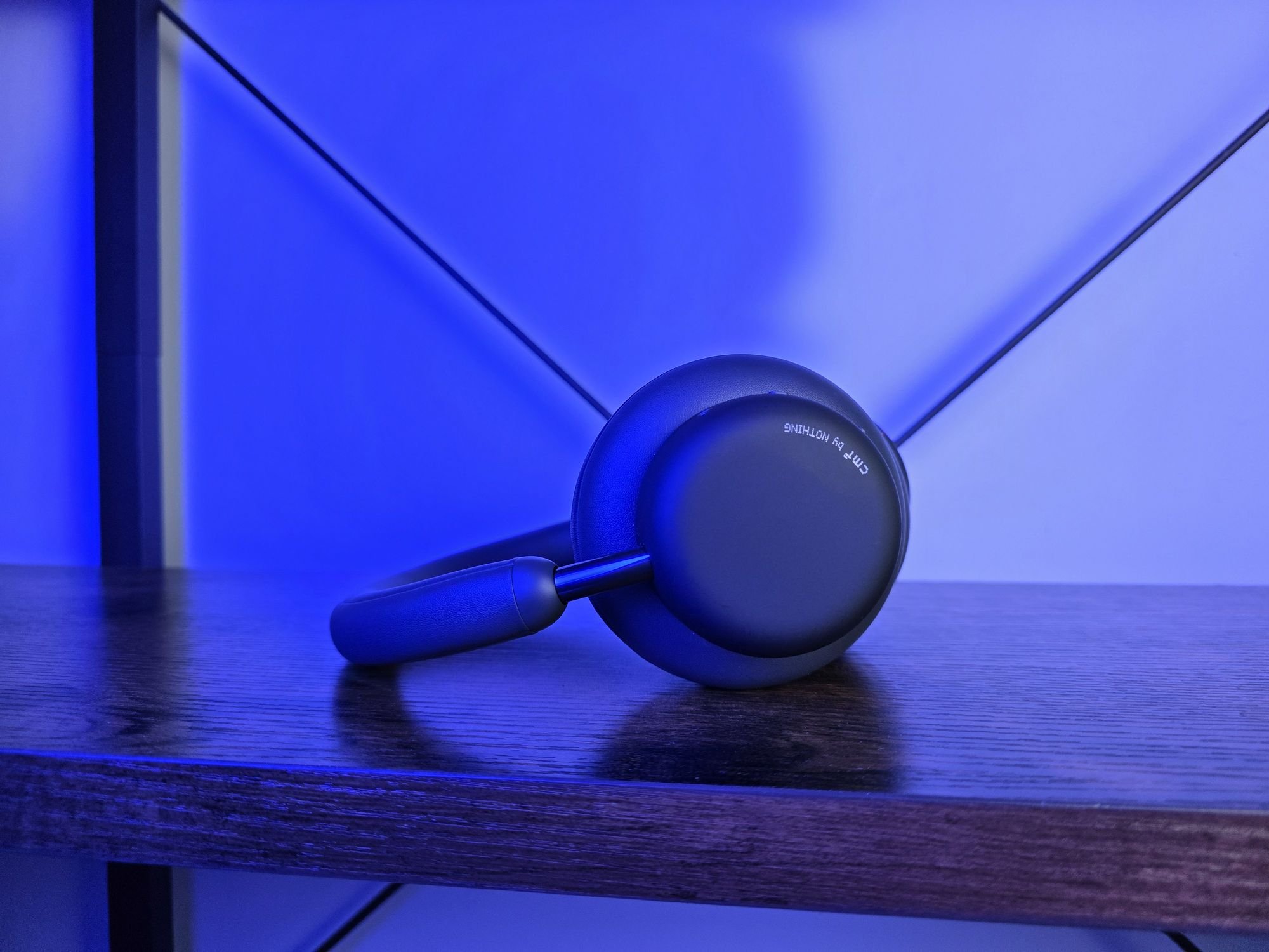 Simple et épuré sur la forme, le CMF Headphone Pro est pourtant très complet © Guillaume Fourcadier pour Clubic