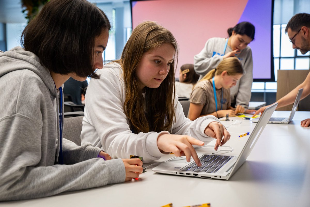 Photo extraite d'un atelier organisé avec C Génial dans les bureaux d'Amazon à Clichy © Amazon, fournie à Clubic