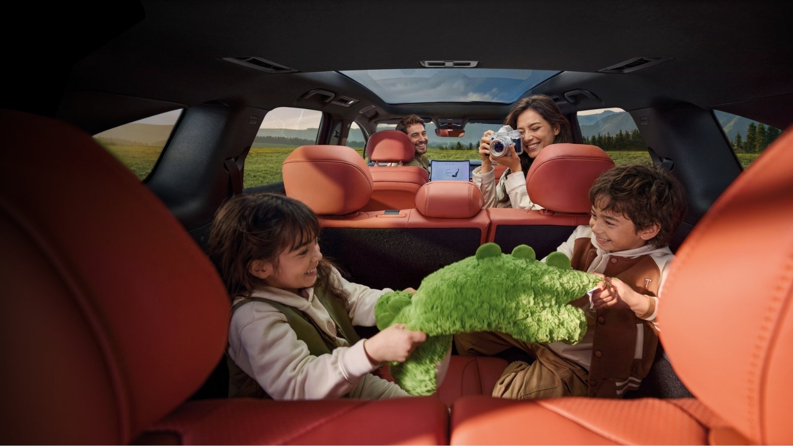 Autre avantage de l'Atto 8, il y a de la place pour les familles nombreuses, même s'il faudra penser à mettre sa ceinture de sécurité avant de commencer à rouler. ©BYD