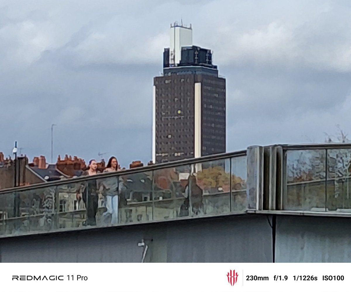REDMAGIC 11 Pro zoom