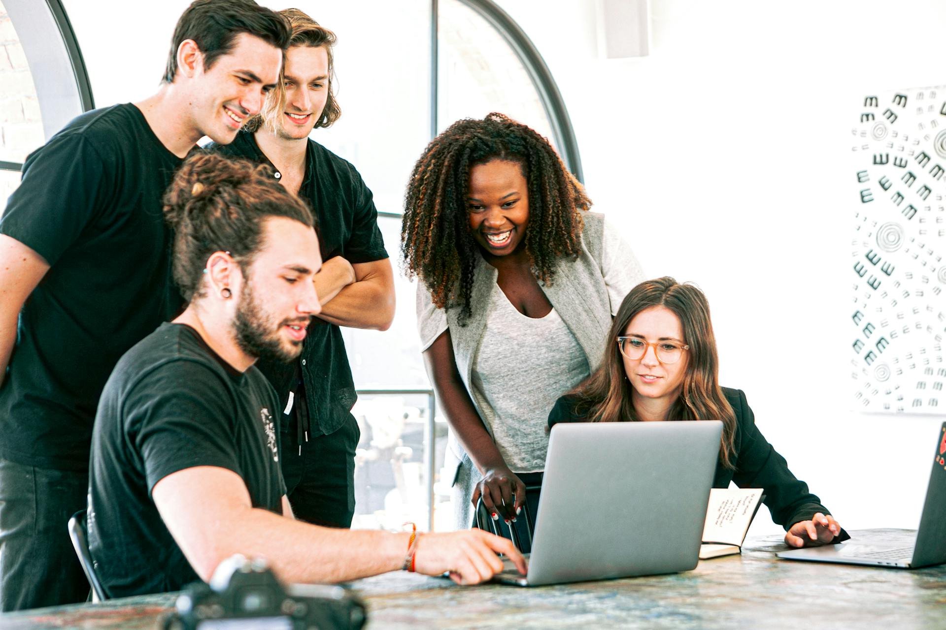 Boostez la productivité de vos équipes grâce à Zoho One © Canva Studio / Pexels