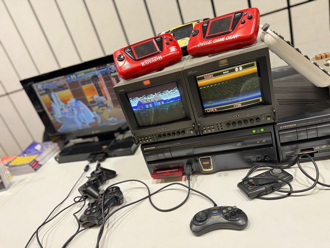 Deux LaserActive, ainsi qu'une triplette de Game Gear. ©Stéphane Ficca / Clubic