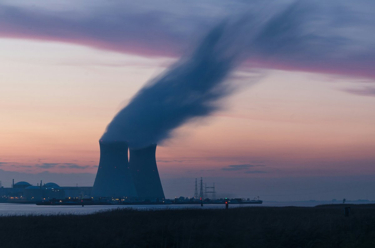 Les tours de refroidissement d'une centrale nucléaire. © Frédéric Paulussen / Unsplash