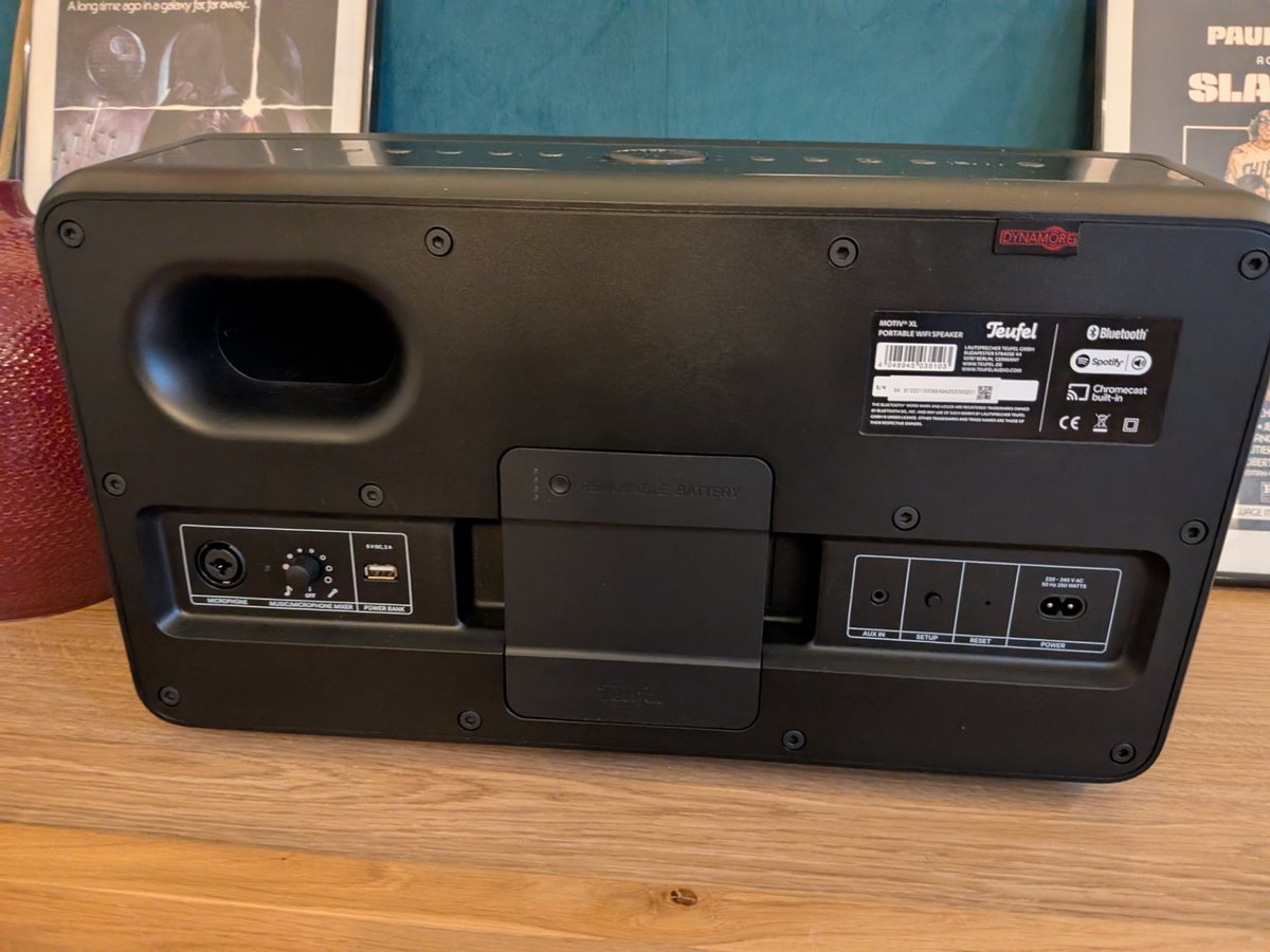 Prise XLR/jack et mini-jack 3,5 mm, la connectique entrante est minimaliste. ©Nicolas Guyot pour Clubic