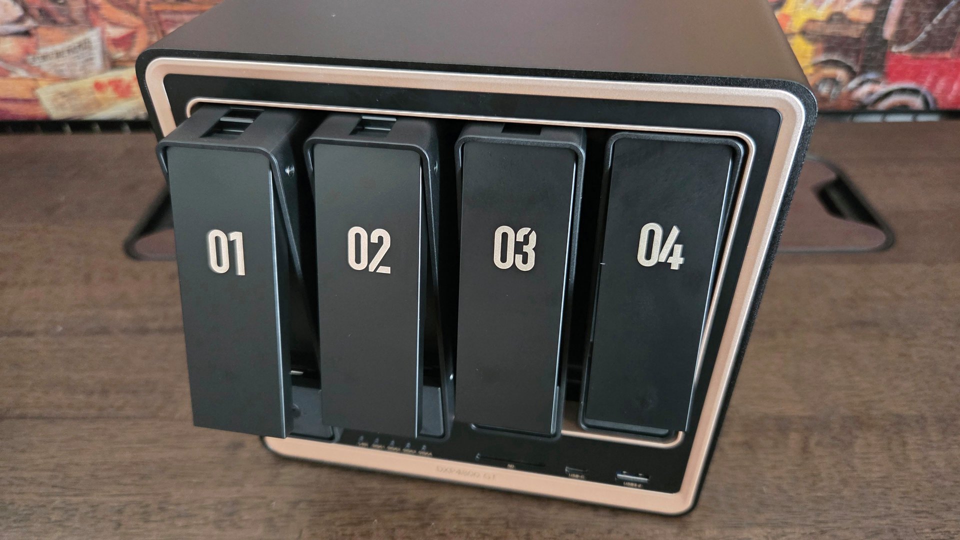 Les quatre baies de stockage du NAS Ugreen NASync DXP4800 GT. ©Nerces pour Clubic 