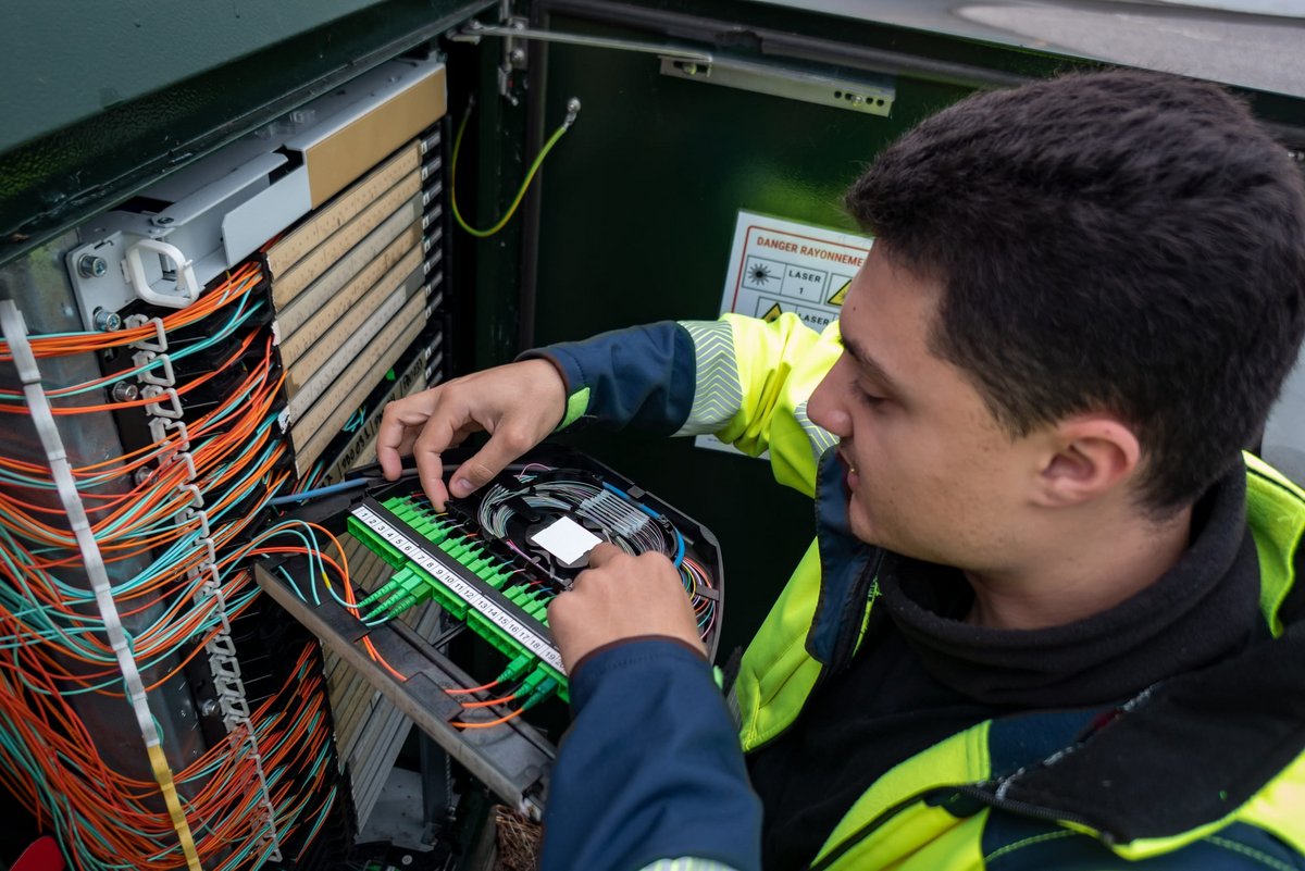 Orange met progressivement fin à son réseau cuivre, pour basculer sur la fibre optique © lone wolf7 / Shutterstock