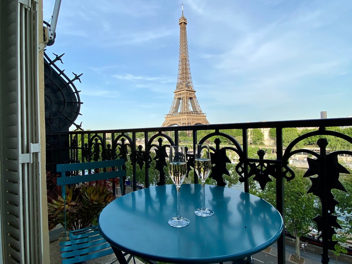 Paris est-il encore une fête ? © Here Now / Shutterstock.com