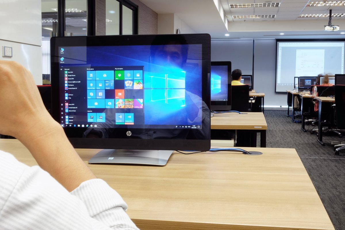 Windows 10 ESU : Microsoft publie un correctif hors cycle pour réparer la panne MSMQ. © Thannaree Deepul / Shutterstock