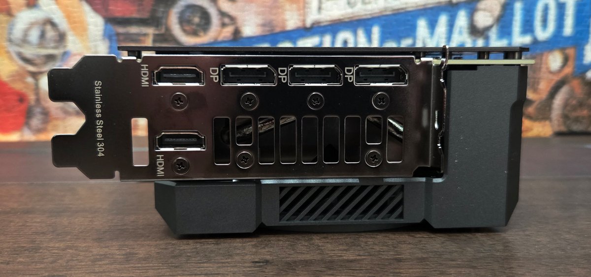 Deux ports HDMI en plus des trois DisplayPort © Nerces pour Clubic