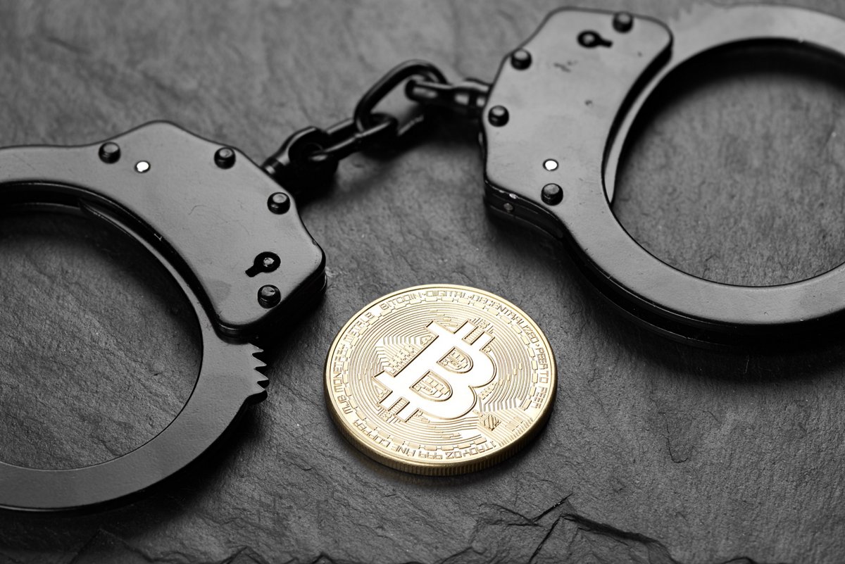 Coup de filet en Europe : les autorités démantèlent un réseau de fraude crypto à 100 millions d’euros. © spaxiax / Shutterstock