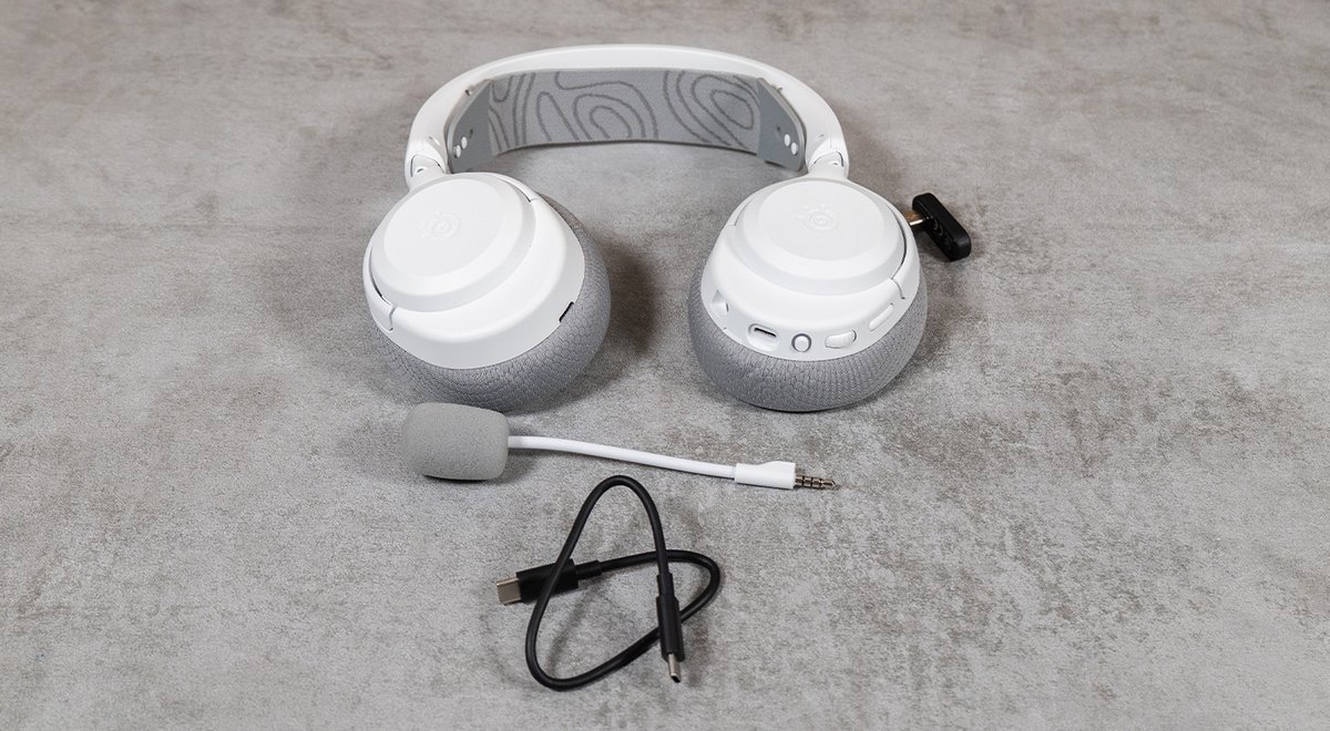 Le bundle complet du Arctis Nova 3P Wireless - © Charles Gouin-Peyrot pour Clubic