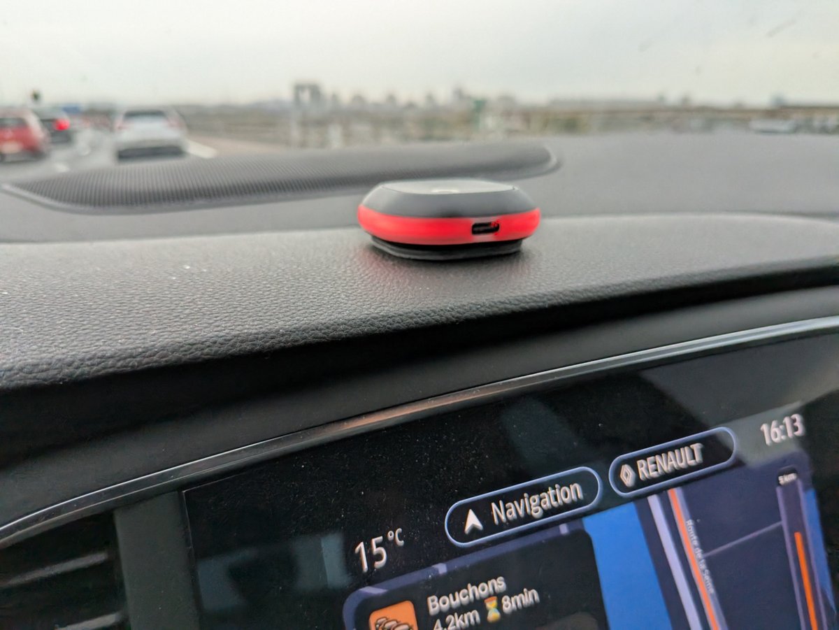 On arrive sur un bouchon, le Tom by Tomtom passe au rouge quelques secondes avant. ©Nicolas Guyot pour Clubic