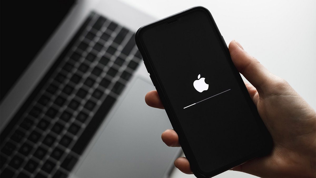 La lenteur du téléphone peut être un signe d'écoute © nikkimeel / Shutterstock.com