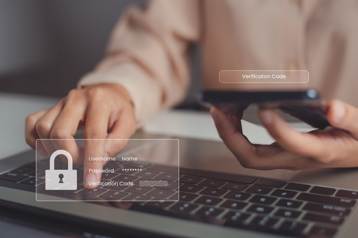 L'authentification multifactorielle aide à lutter efficacement contre les cybermenaces © KT Stock photos / Shutterstock