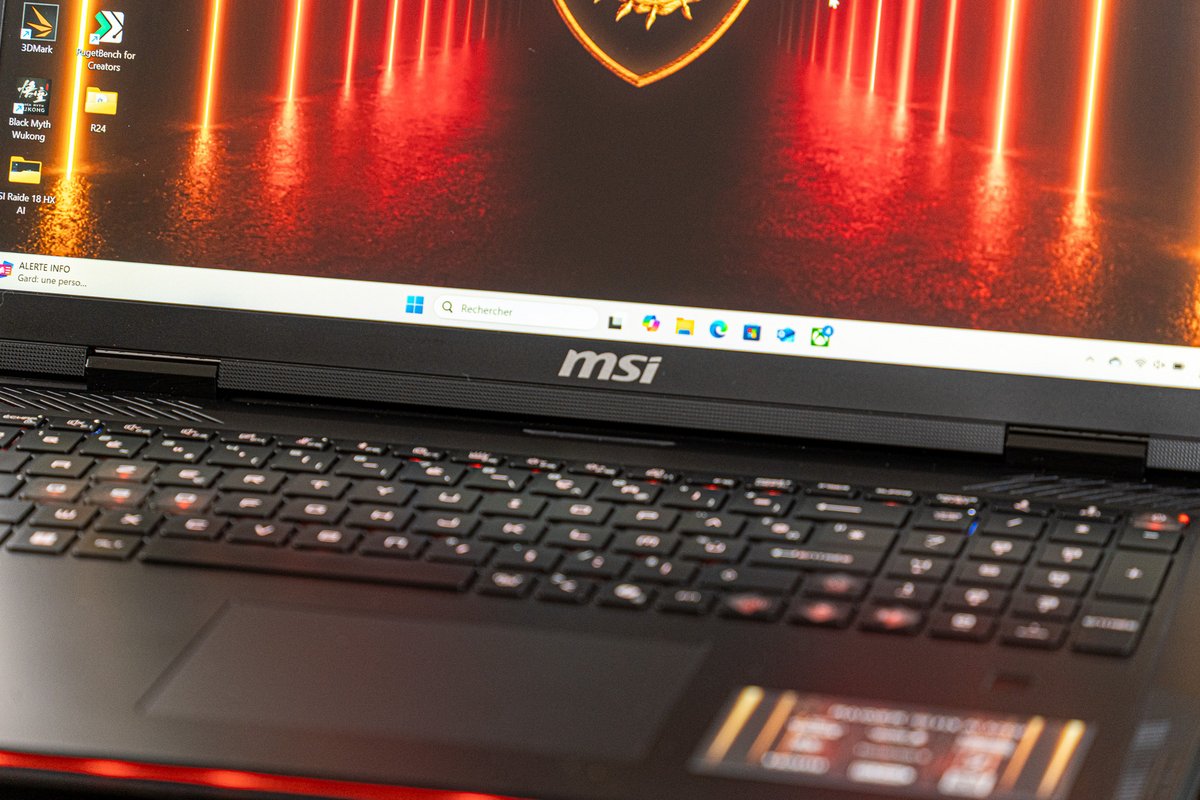 MSI Raider 18 HX AI