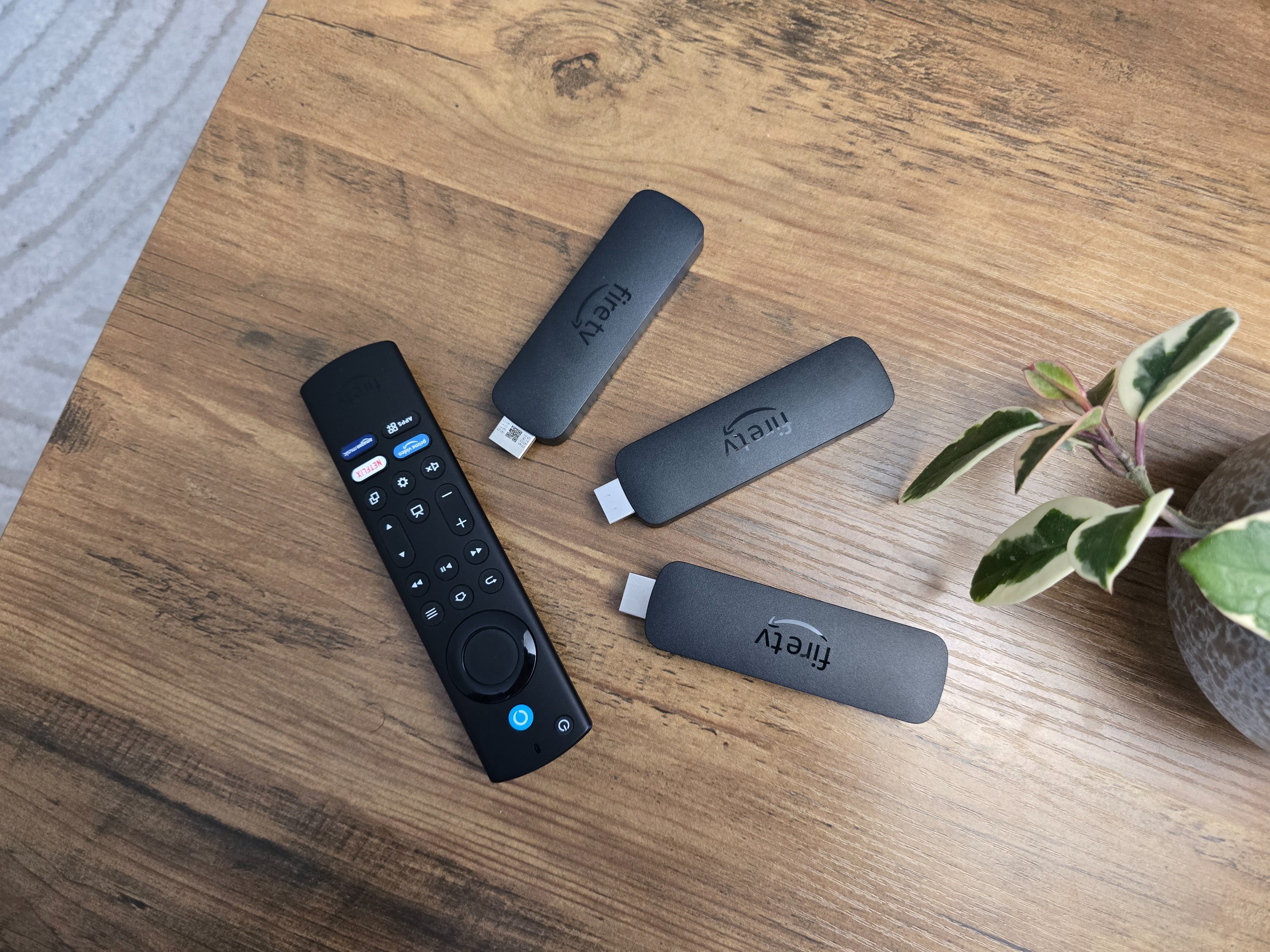 Les derniers Fire TV Stick en date. © Matthieu Legouge