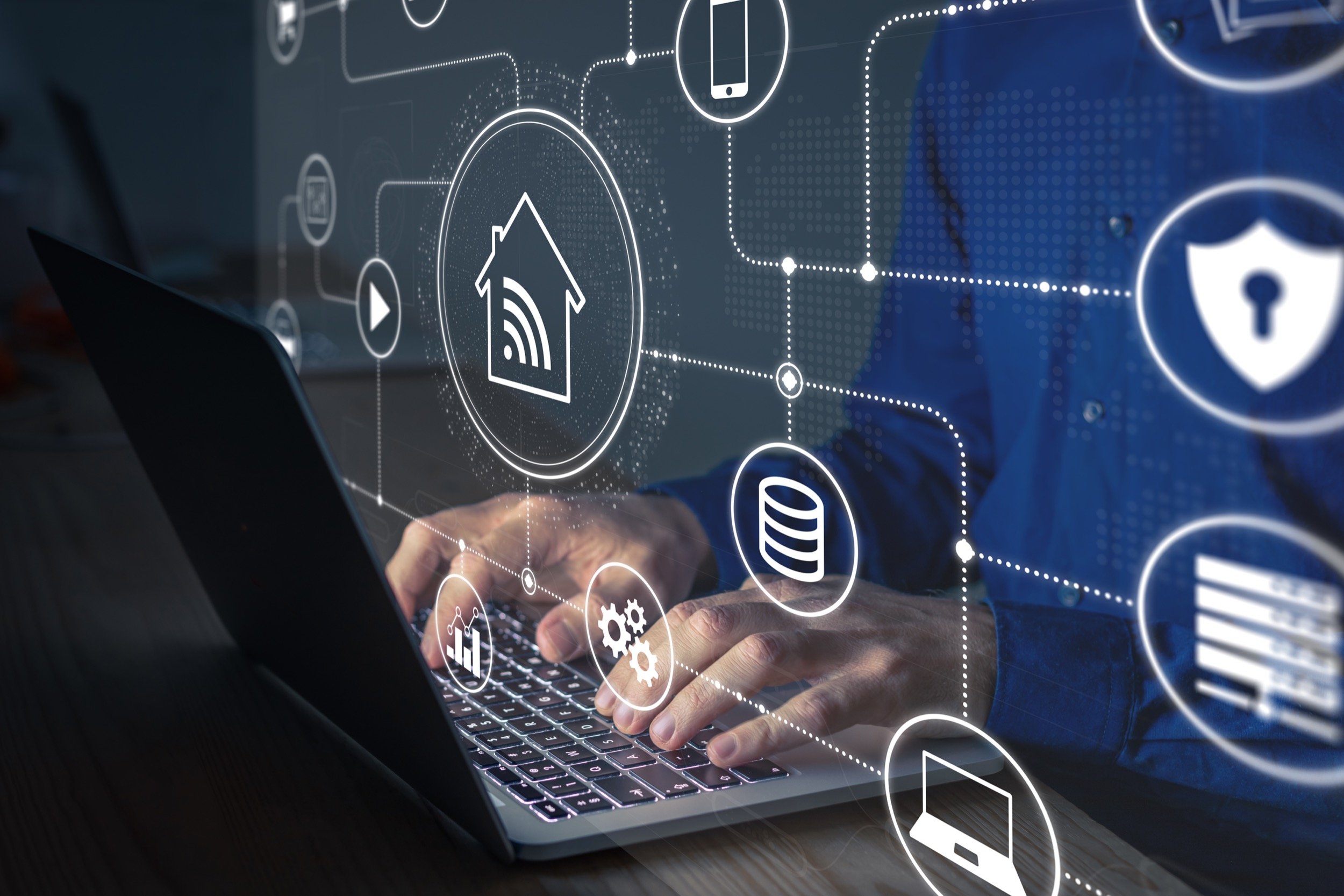 Si le Wi-Fi est est mal configuré et que vous n'avez pas pris la peine de modifier deux trois réglages sur votre appareil, vous risquez de laisser fuiter des informations personnelles à votre insu. © NicoElNino / Shutterstock