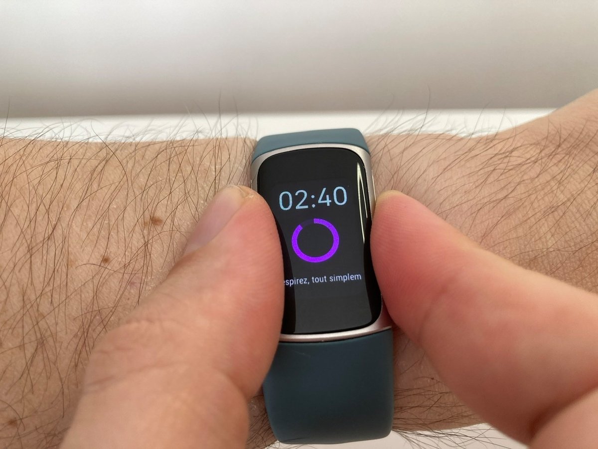 Fitbit Charge 5 - Capture AED