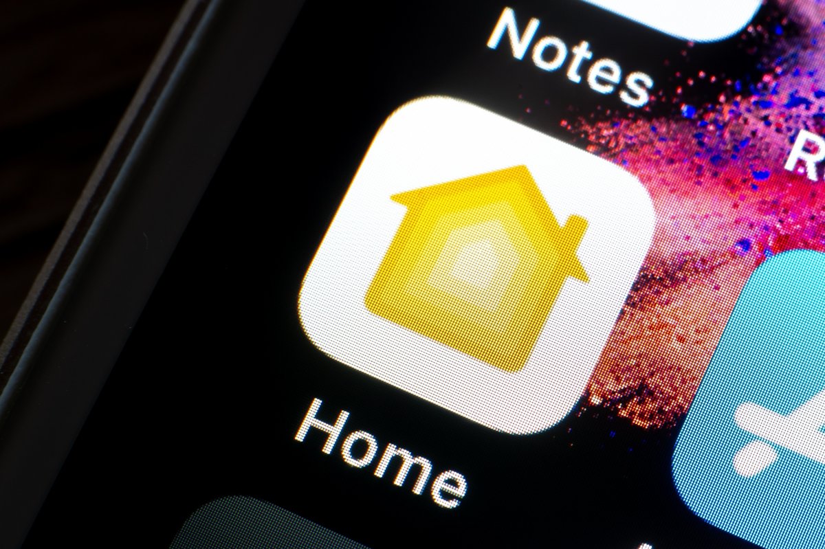 homeOS, un nouvel OS signé Apple pour propulser son concurrent au Google Nest Hub ? © Mino Surkala / Shutterstock