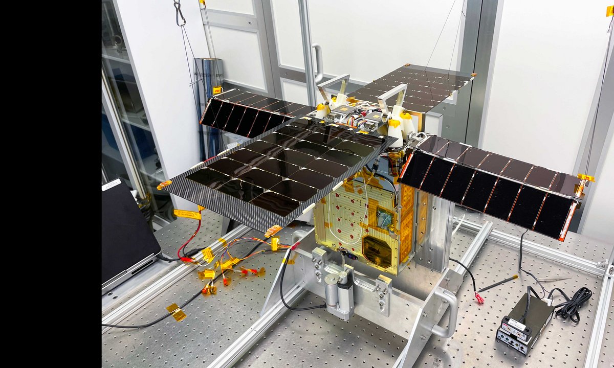 Le CubeSat 6U "Lunar Flashlight" en préparation au laboratoire JPL. Crédits NASA/JPL-Caltech