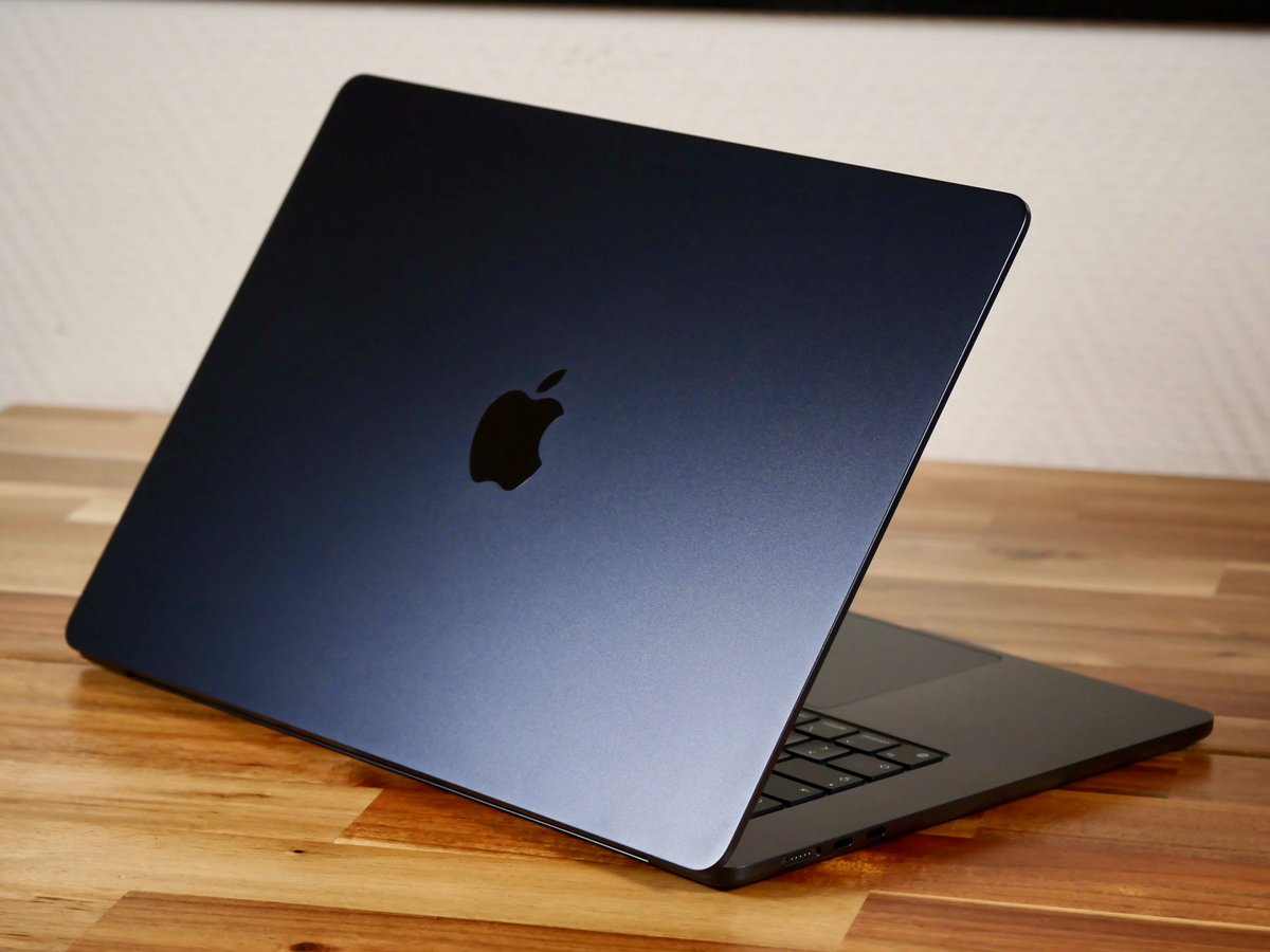 Le design du MacBook Air 15 n'a pas changé // © Nathan Le Gohlisse pour Clubic