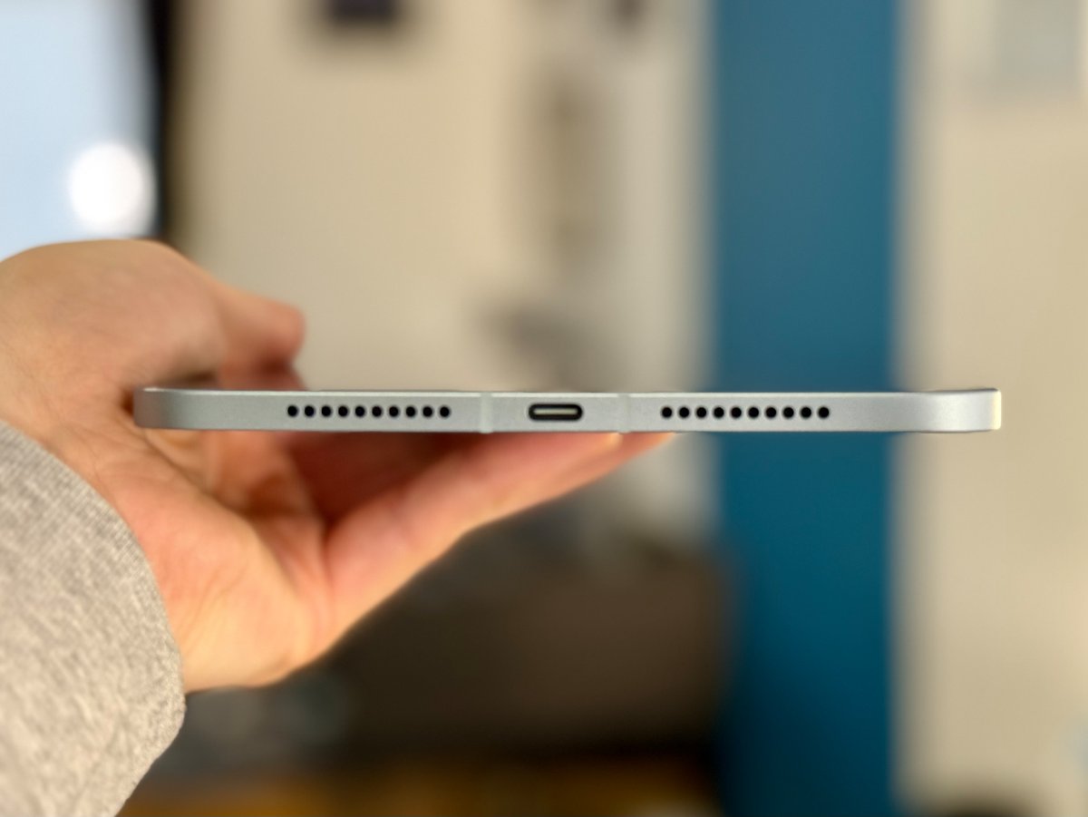 Un port USB-C comme unique connectique © Mathieu Grumiaux pour Clubic