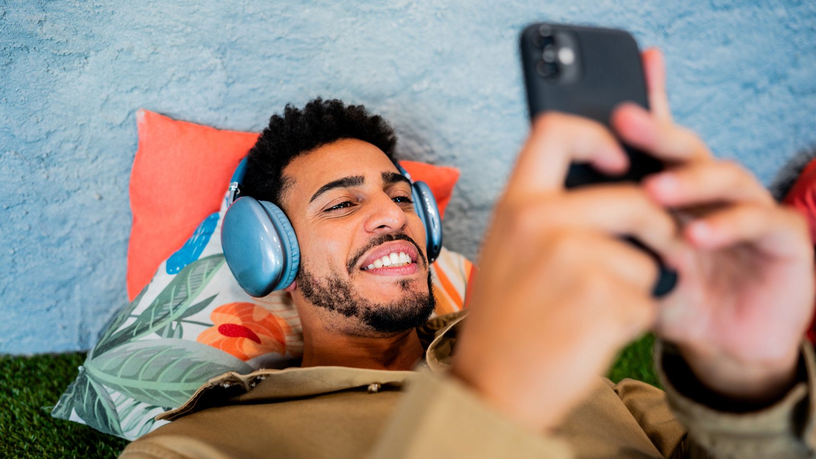 Utilisez quotidiennement Norton 360 Deluxe sur votre smartphone, sous Android, comme sous iOS.