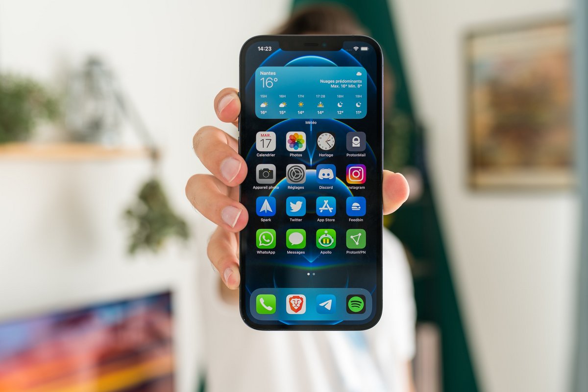 L'iPhone 12 Pro Max ravira les amateurs d'écran géant. © Pierre Crochart pour Clubic