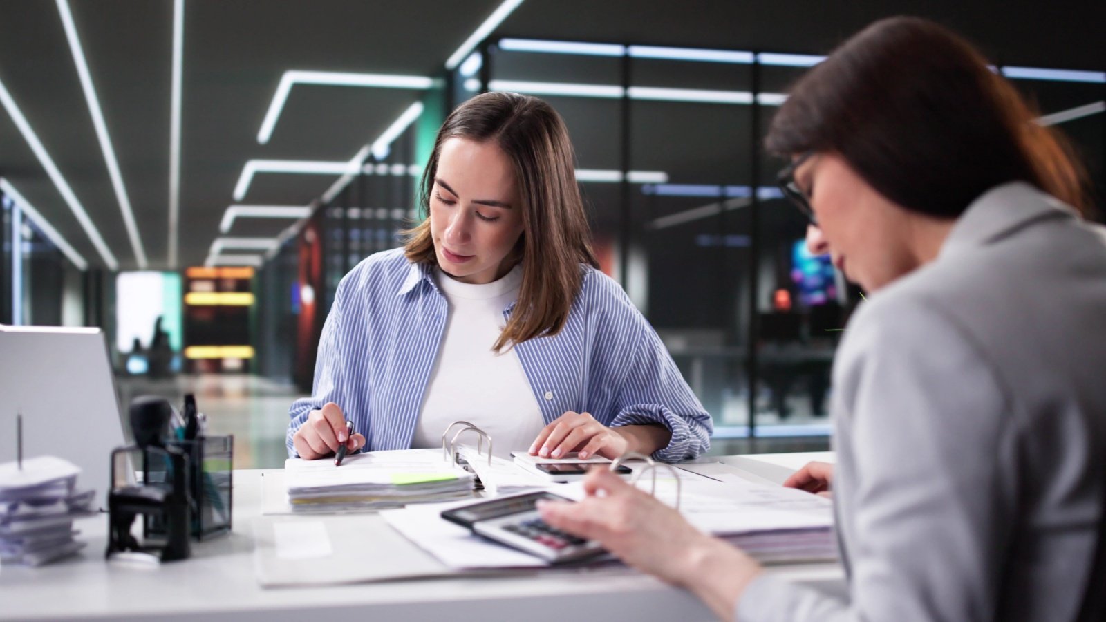 La réforme n’est pas seulement comptable : l’expert-comptable peut accompagner la transition, mais l’entreprise doit clarifier ses outils, ses rôles et ses flux internes - © Shutterstock