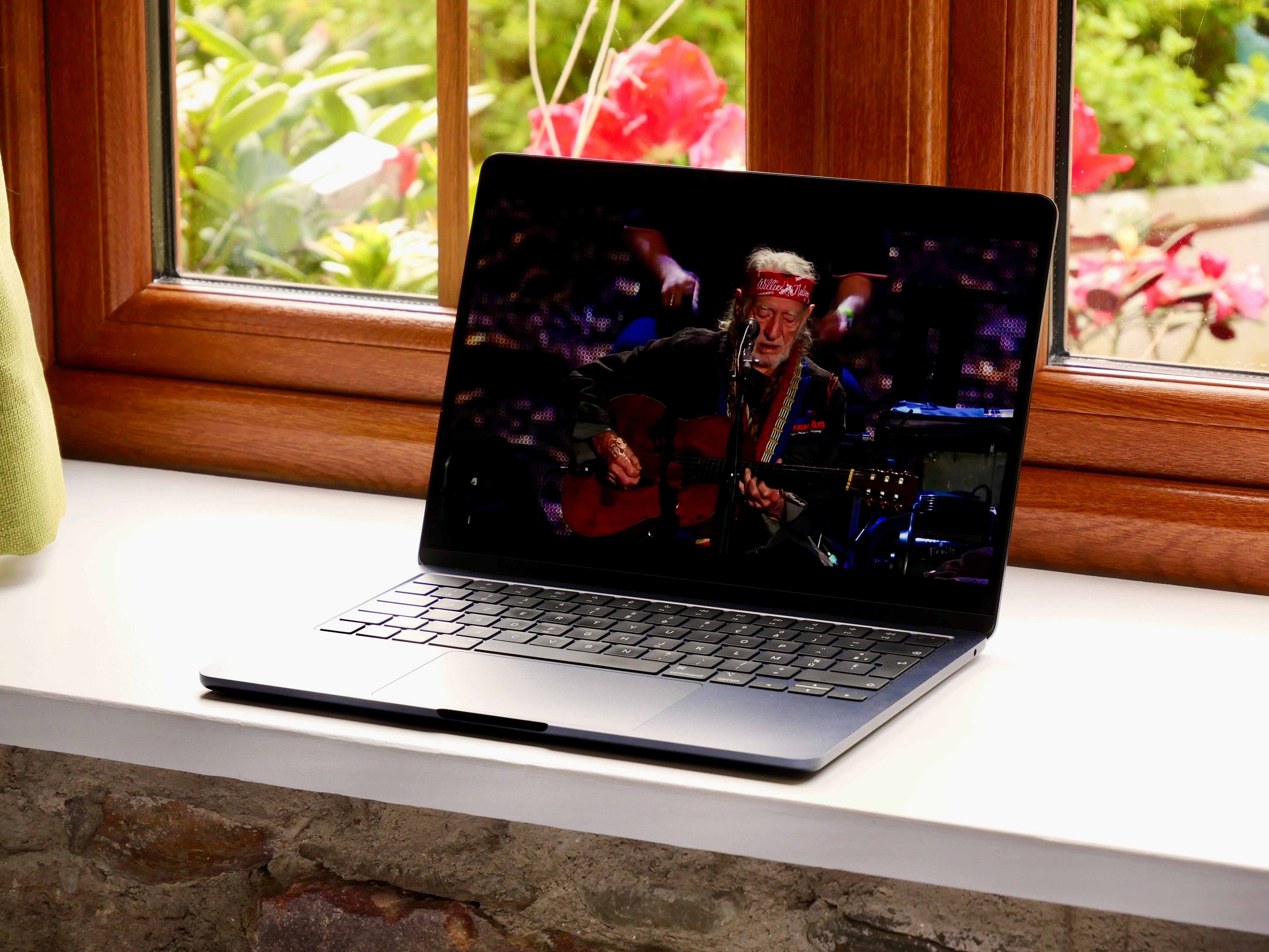 Le MacBook Air conserverait lui aussi son design actuel quelques années encore  Clubic