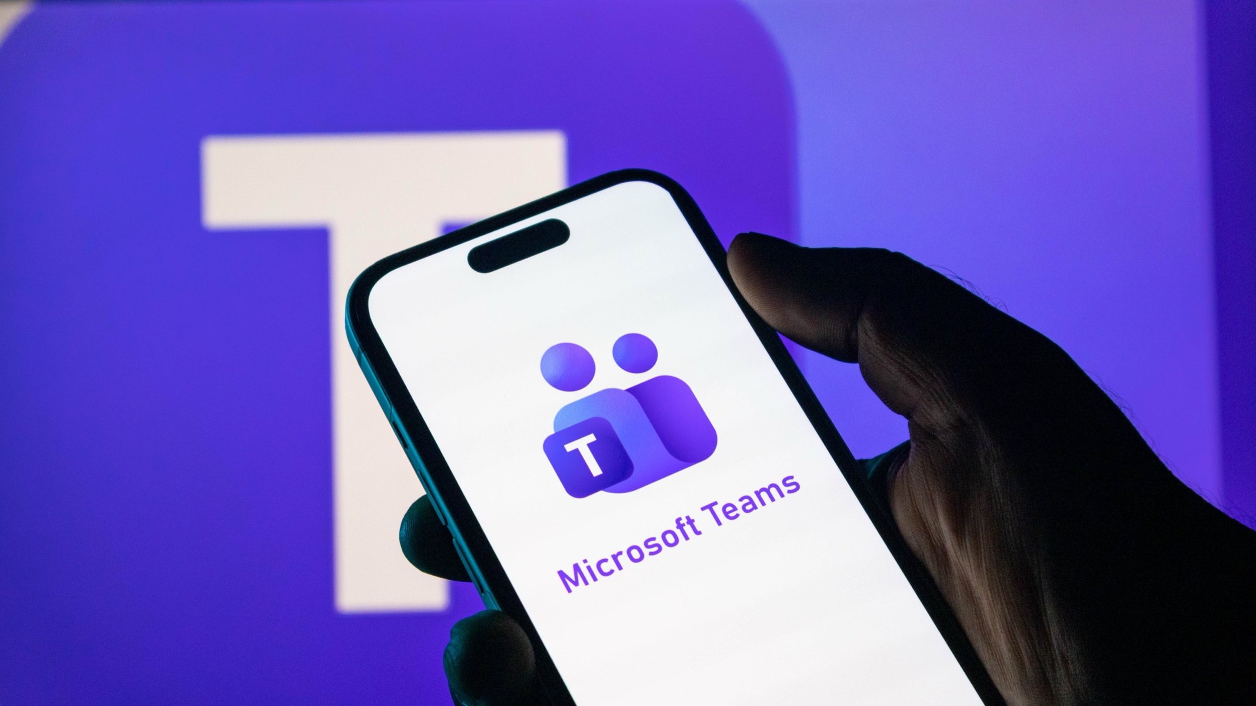 Sans mise à jour, vous ne pourrez bientôt plus utiliser cette fonction indispensable de Microsoft Teams sur iPhone et Android. © FotoField / Shutterstock