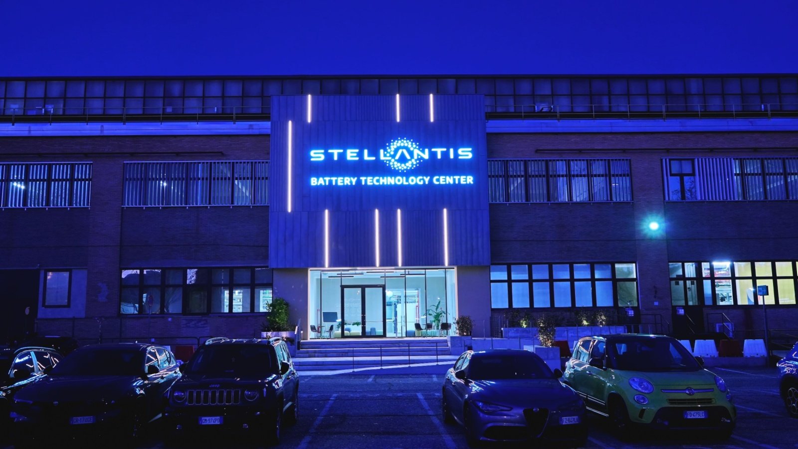 Stellantis officialise son projet E-Car, dont l'acronyme renvoie à Européen, Émotionnel, Électrique et Écologique©MikeDotta / Shutterstock