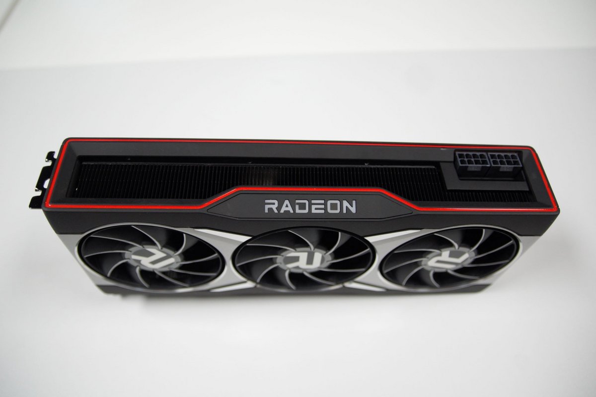 Le logo Radeon s'illumine en rouge
