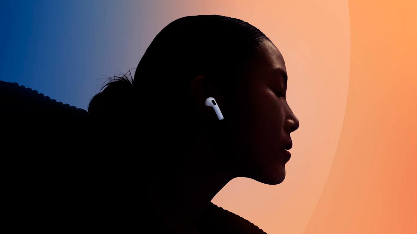 Proposés à 1 €, les AirPods 4 complètent parfaitement l’univers Apple, avec appels, musique et contenus accessibles en toute simplicité. ©Apple