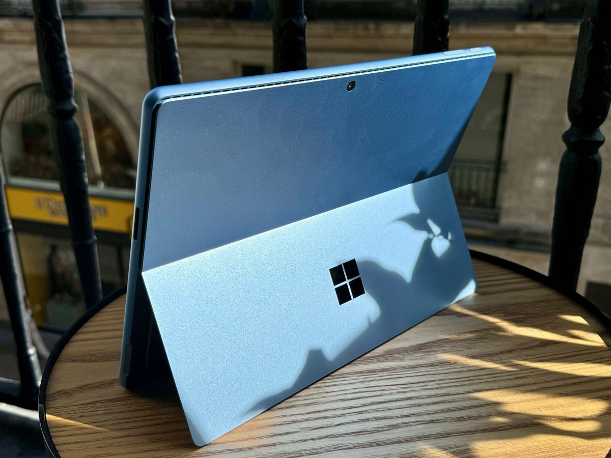 La Surface Pro 11, de dos // © Nathan Le Gohlisse pour Clubic