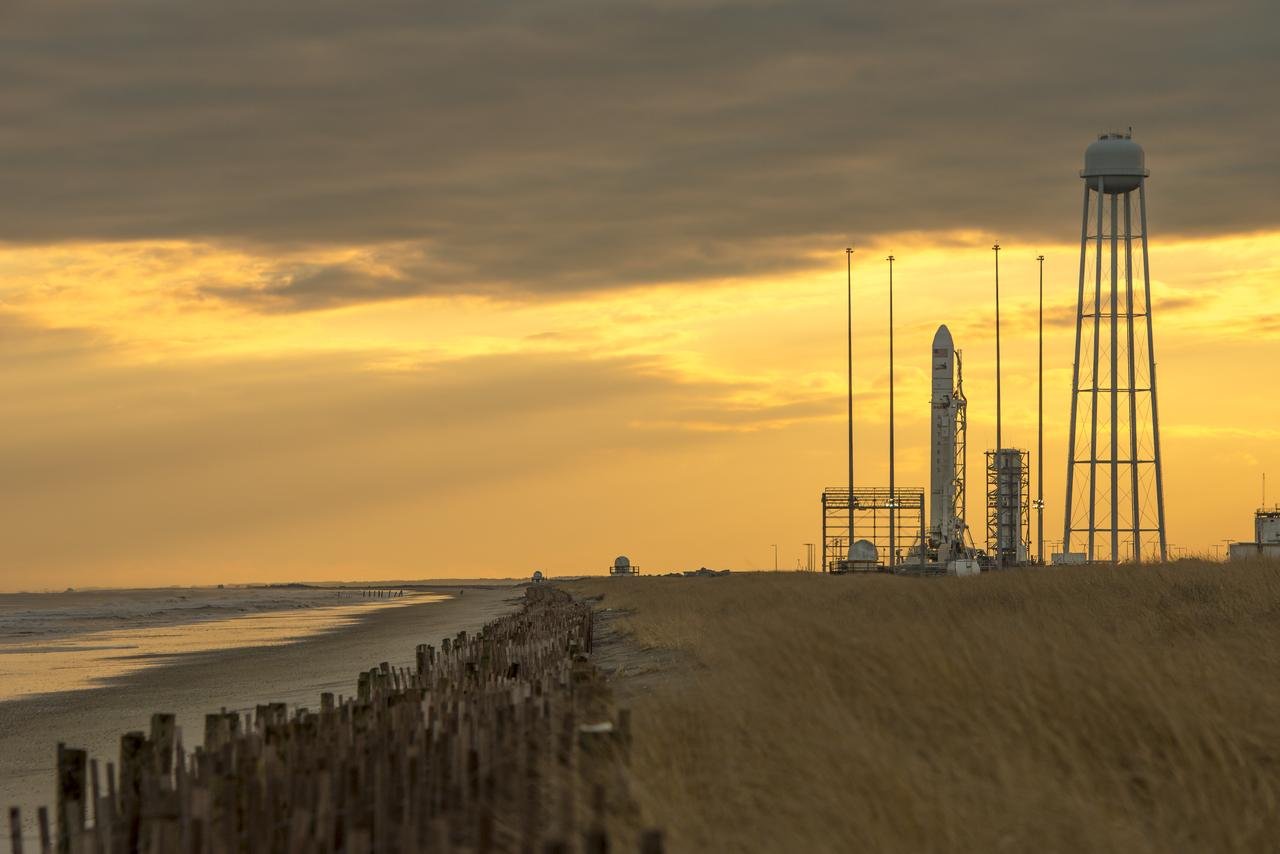 Antares 230 sur la base de Wallops. Il ne reste donc plus que deux tirs... © NASA