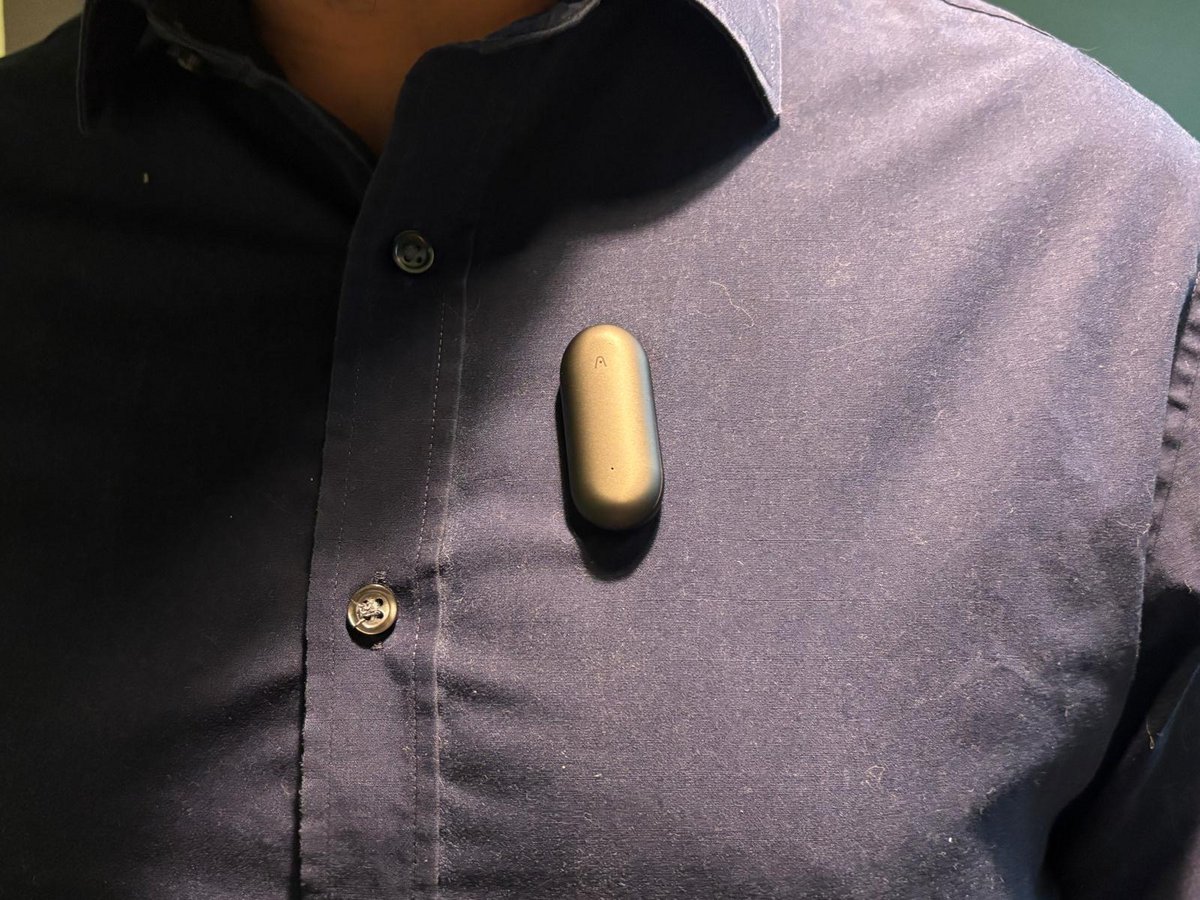Léger et discret, le Plaud NotePin se fera vite oublier au quotidien. ©Nicolas Guyot pour Clubic