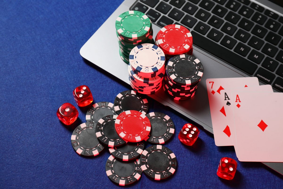 Les casinos en ligne demeurent interdits dans l'Hexagone... pour l'instant © New Africa/Shutterstock