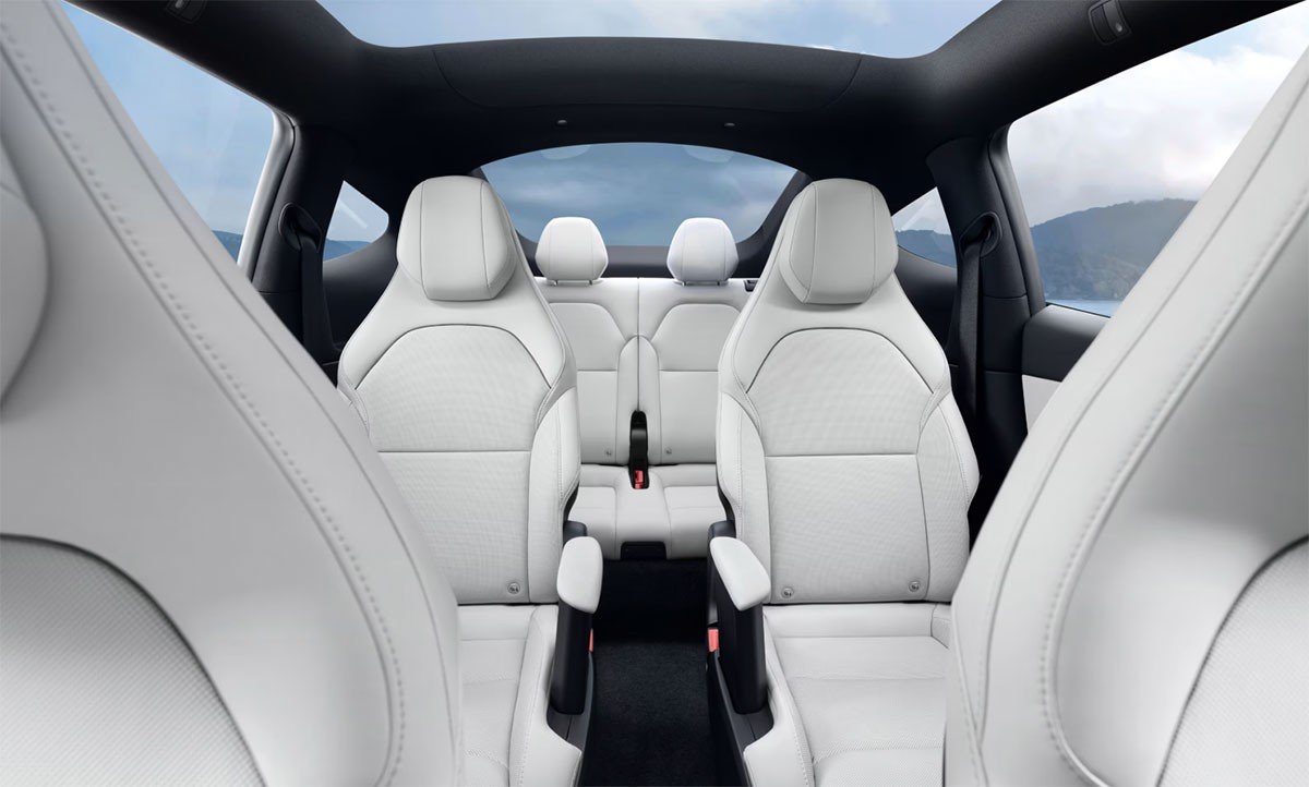 Les 6 places sont réparties en trois rangées. ©Tesla